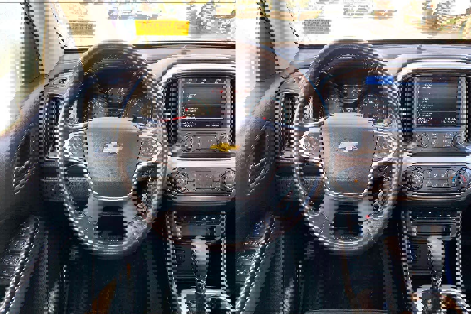 Used 2022 Chevrolet Colorado LT w/ LT Convenience Package image 8