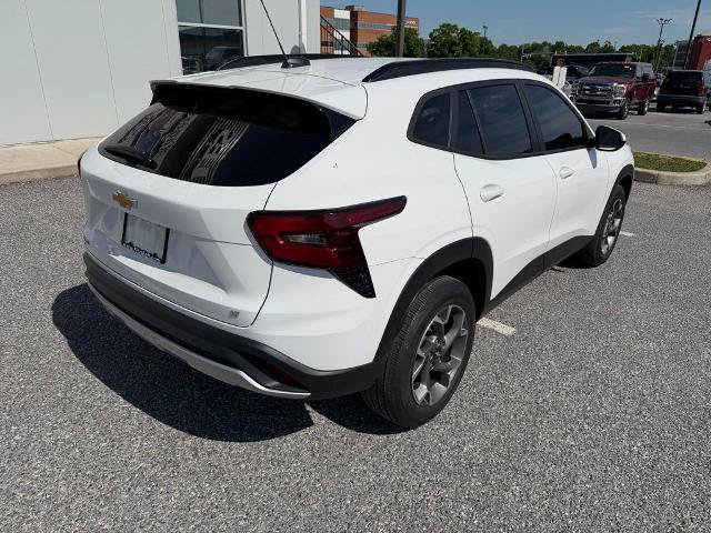 Used 2024 Chevrolet Trax LT FWD image 8