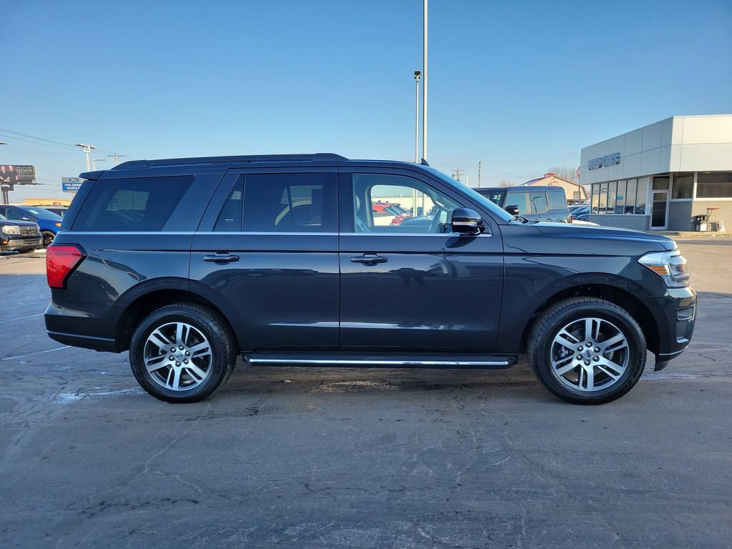 Certified 2022 Ford Expedition XLT image 3