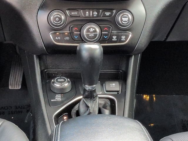 Used 2021 Jeep Cherokee Limited w/ Mopar Interior Package AWD/4WD image 19