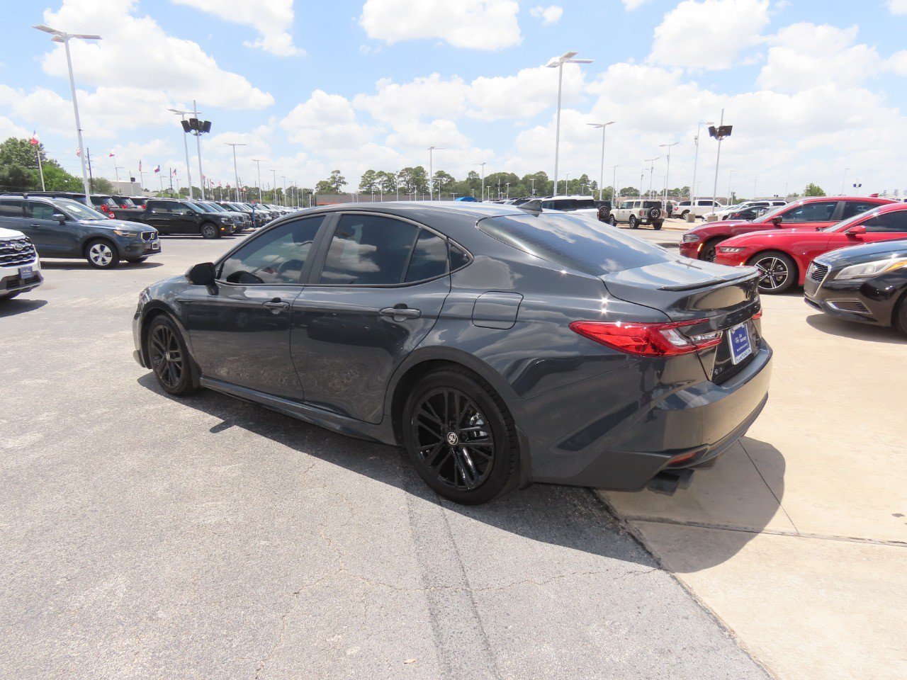 Used 2025 Toyota Camry SE w/ Convenience Package FWD image 14
