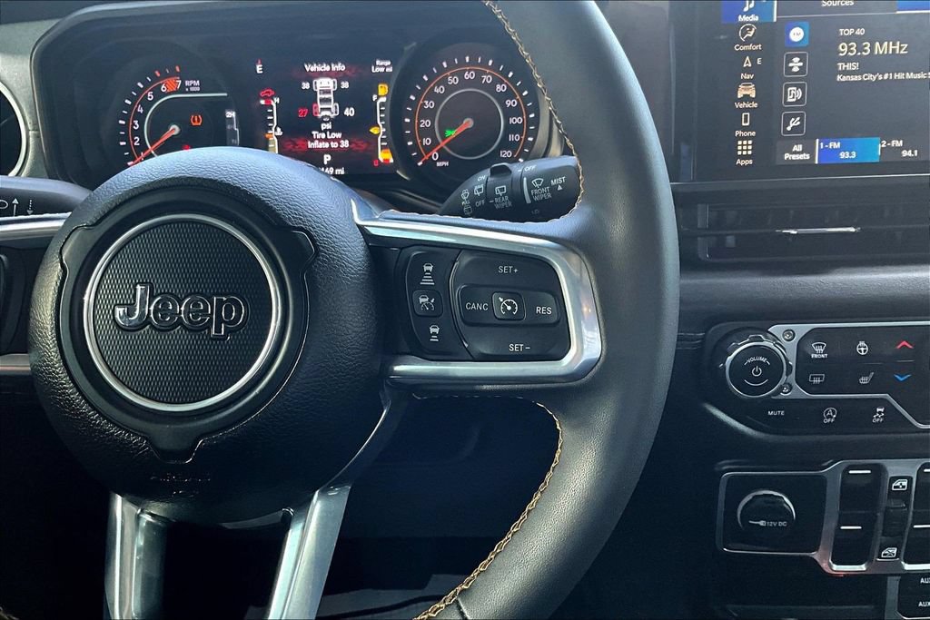 Used 2024 Jeep Wrangler Unlimited Sahara w/ Technology Group AWD/4WD image 13