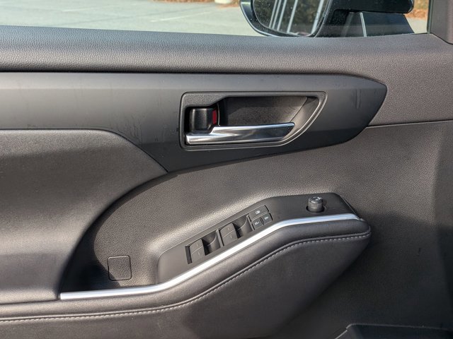 Used 2020 Toyota Highlander XLE image 14