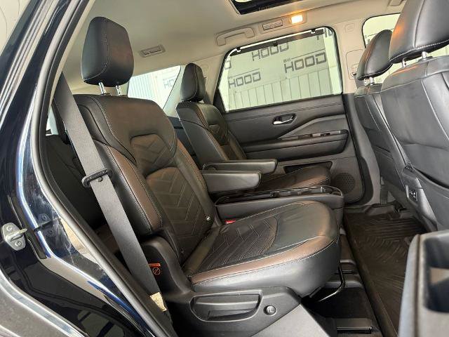 Used 2022 Nissan Pathfinder Platinum w/ Cargo Package FWD image 9