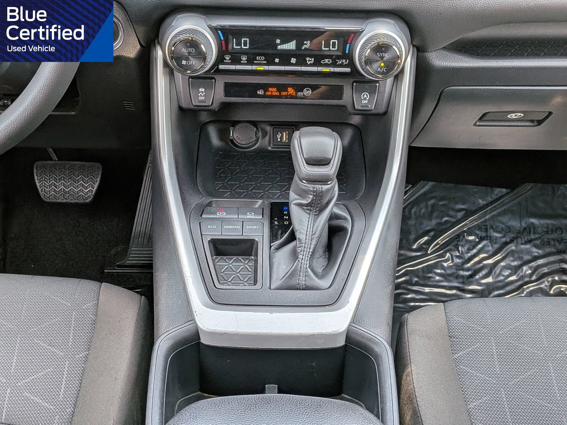 Used 2025 Toyota RAV4 XLE FWD image 21