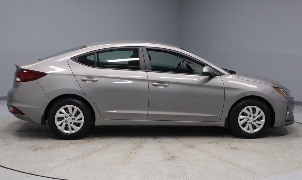 Used 2020 Hyundai Elantra SE w/ Winter Weather Package image 4