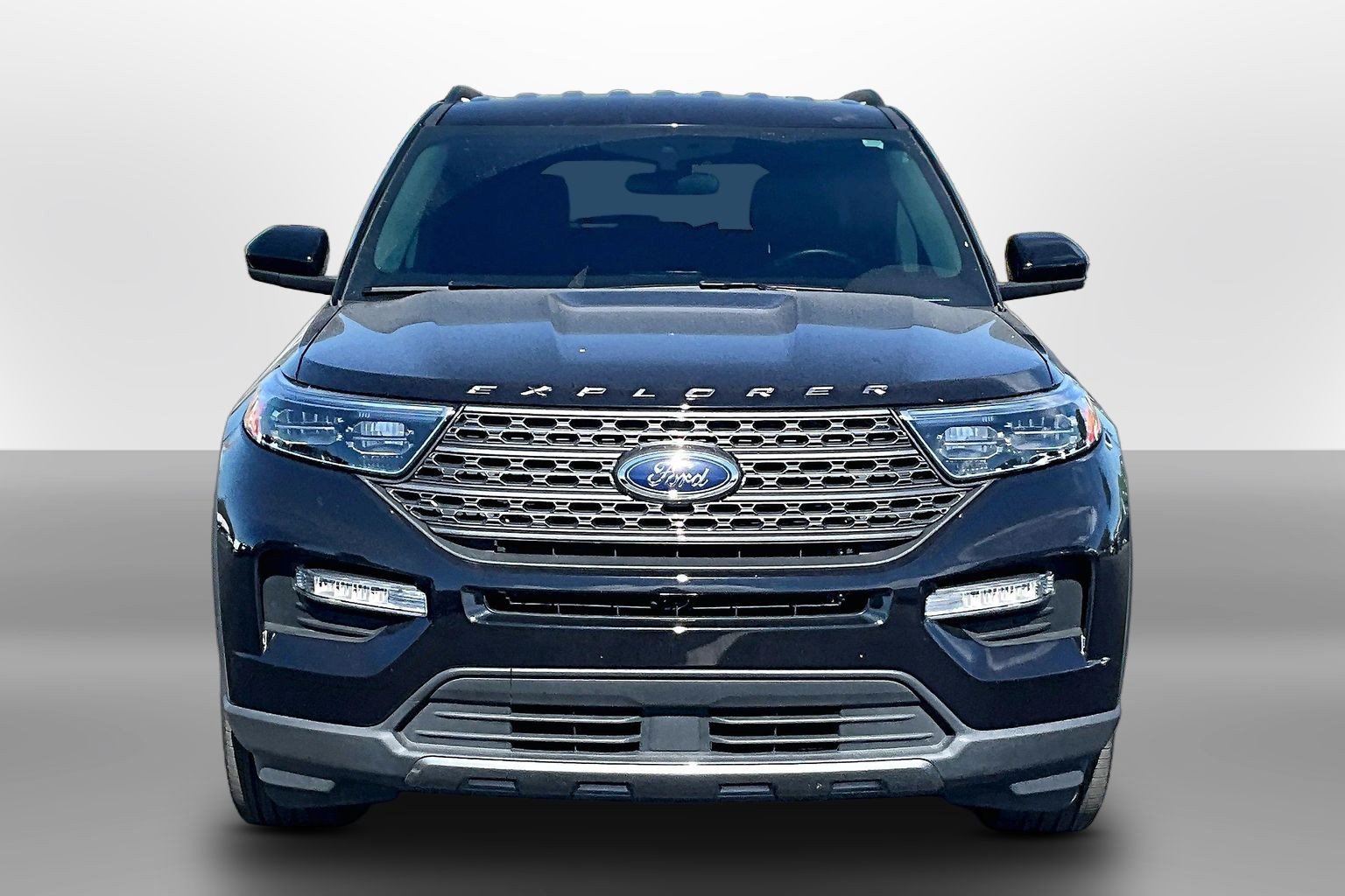 Certified 2023 Ford Explorer XLT w/ Equipment Group 202A AWD/4WD image 3
