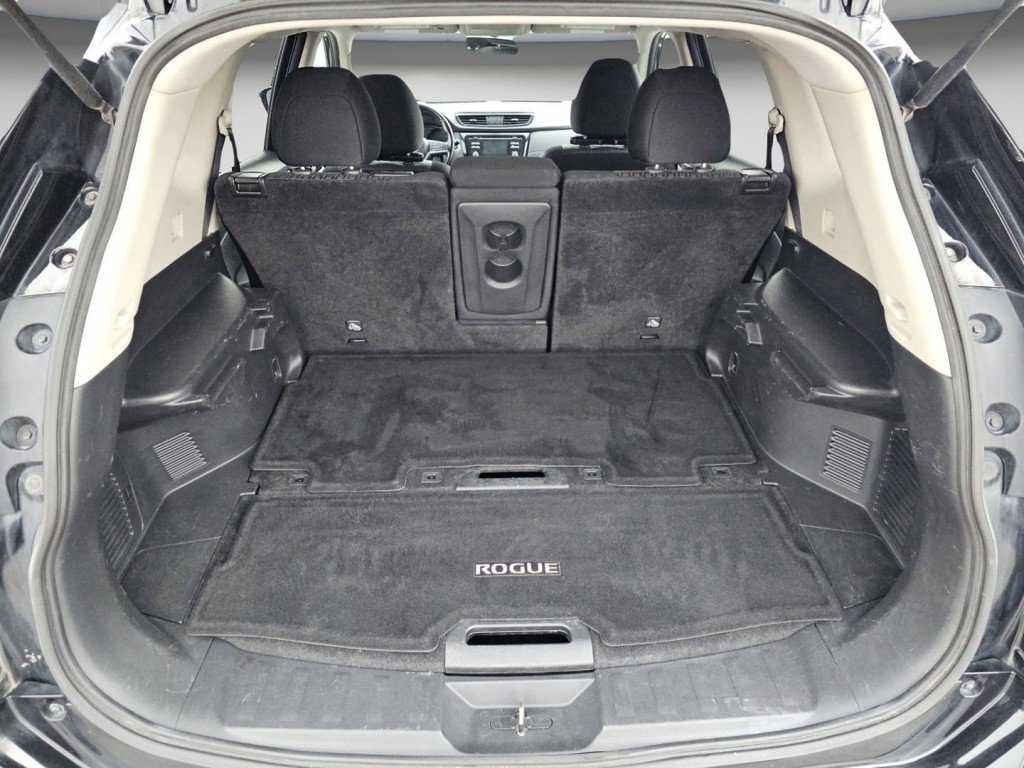 Used 2017 Nissan Rogue SV image 24