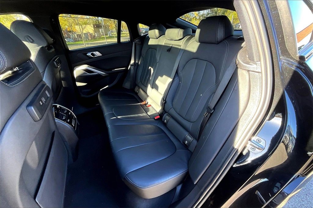 Used 2022 BMW X6 xDrive40i w/ M Sport Package image 25