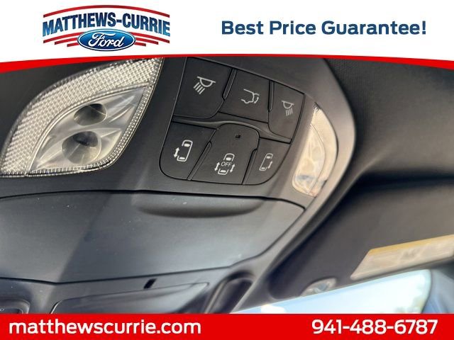 Used 2025 Chrysler Pacifica Limited image 25