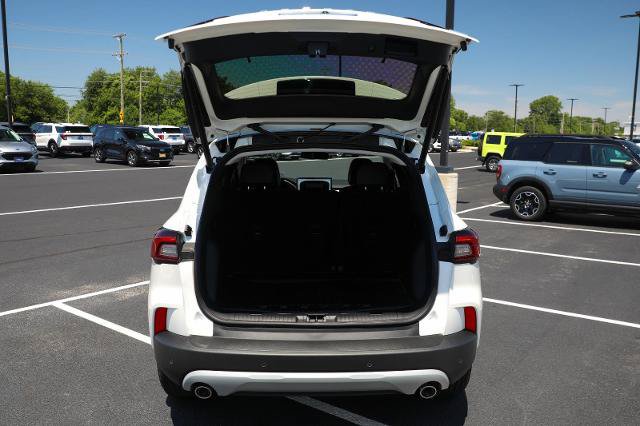 Certified 2025 Ford Escape SE w/ PHEV Premium Package FWD image 11