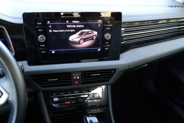 Used 2025 Volkswagen Jetta SE image 27