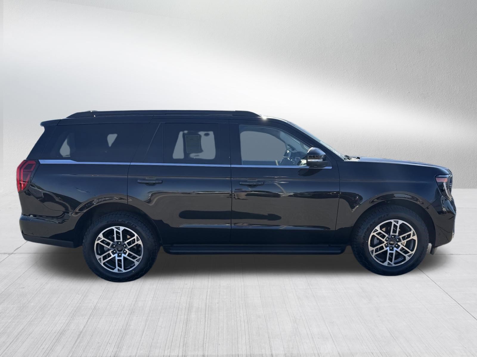 Certified 2025 Ford Expedition Active AWD/4WD image 8