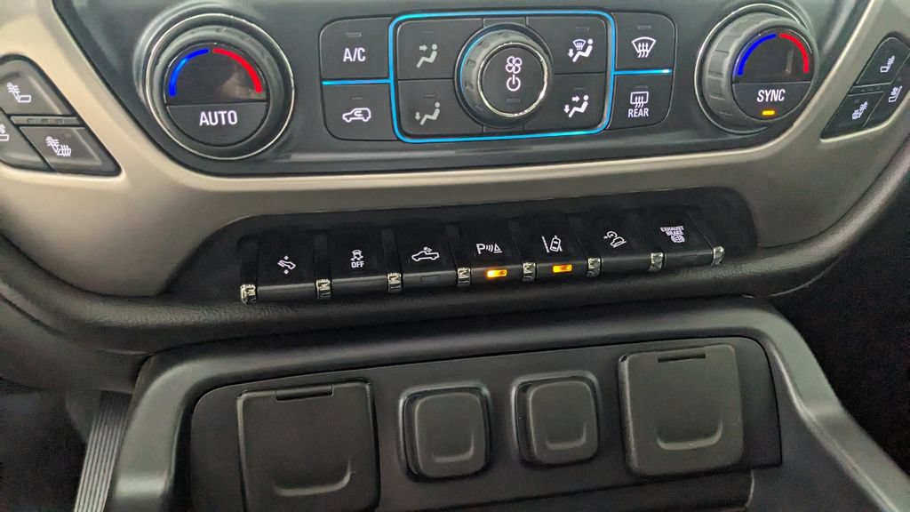 Used 2019 GMC Sierra 2500 Denali w/ Suspension Package, Off-Road AWD/4WD image 30