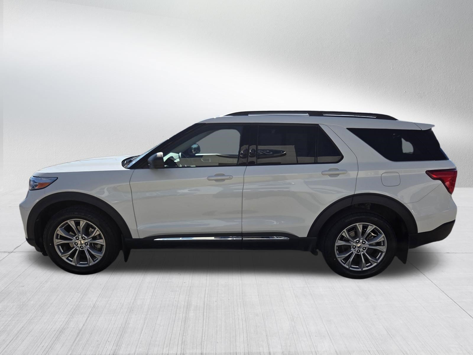 Certified 2024 Ford Explorer XLT w/ Equipment Group 202A AWD/4WD image 4