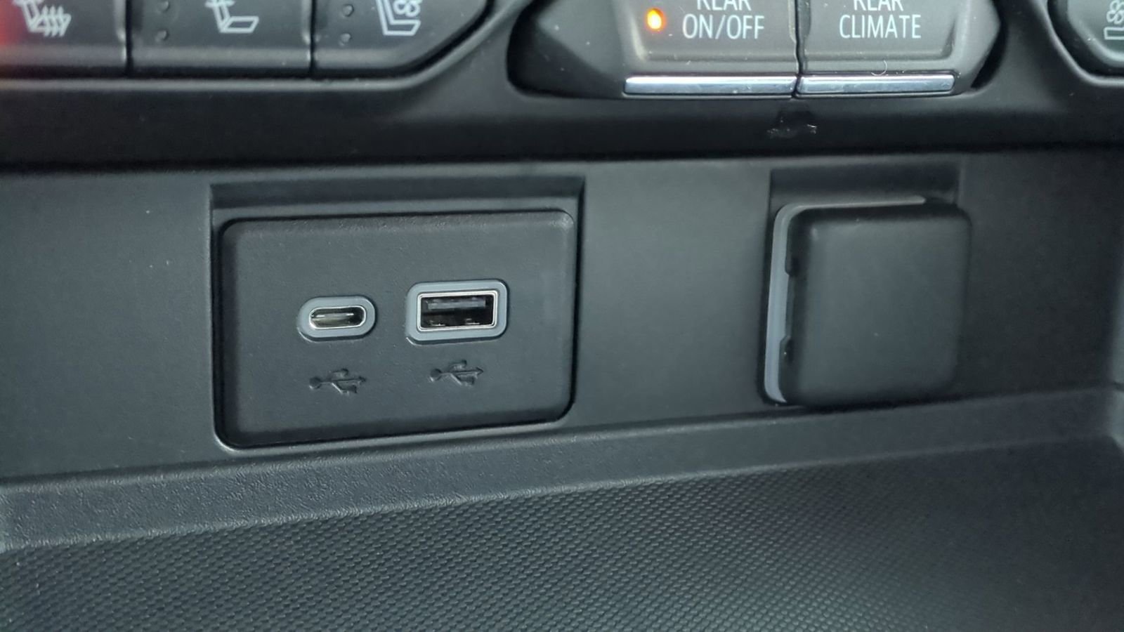 Used 2023 GMC Yukon XL AT4 w/ AT4 Premium Package image 27