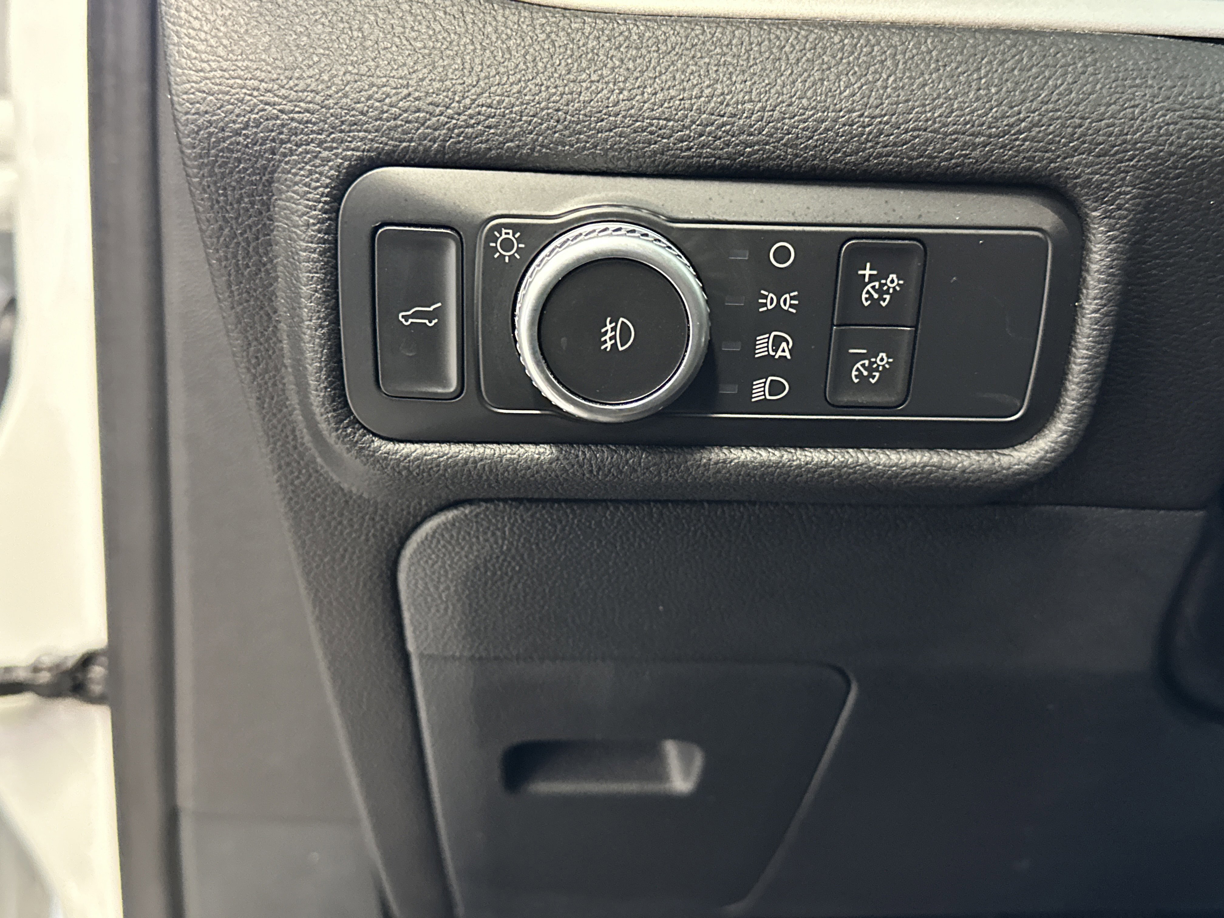 Certified 2022 Ford Explorer XLT w/ Equipment Group 202A image 23