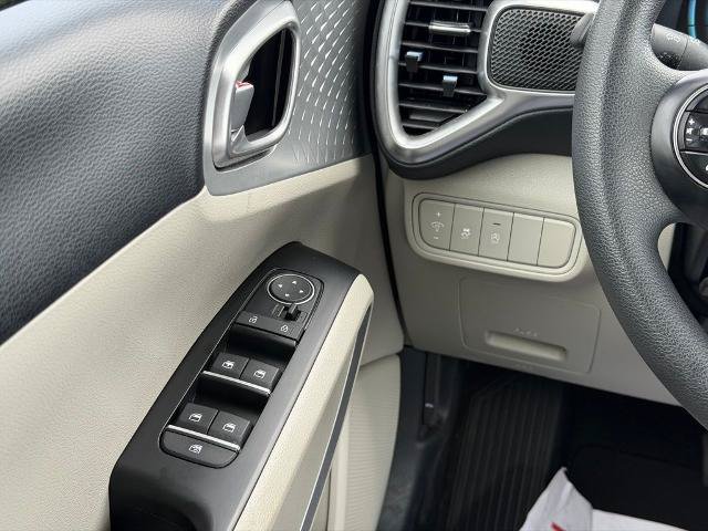 Used 2025 Kia Soul LX FWD image 19