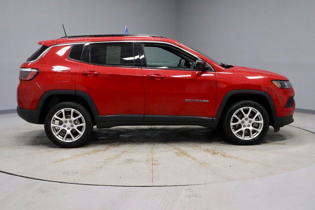 Used 2023 Jeep Compass Latitude image 6