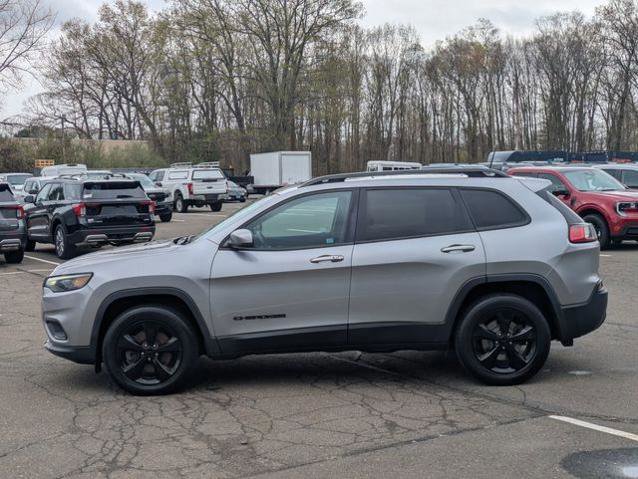 Used 2019 Jeep Cherokee Latitude Plus AWD/4WD image 2