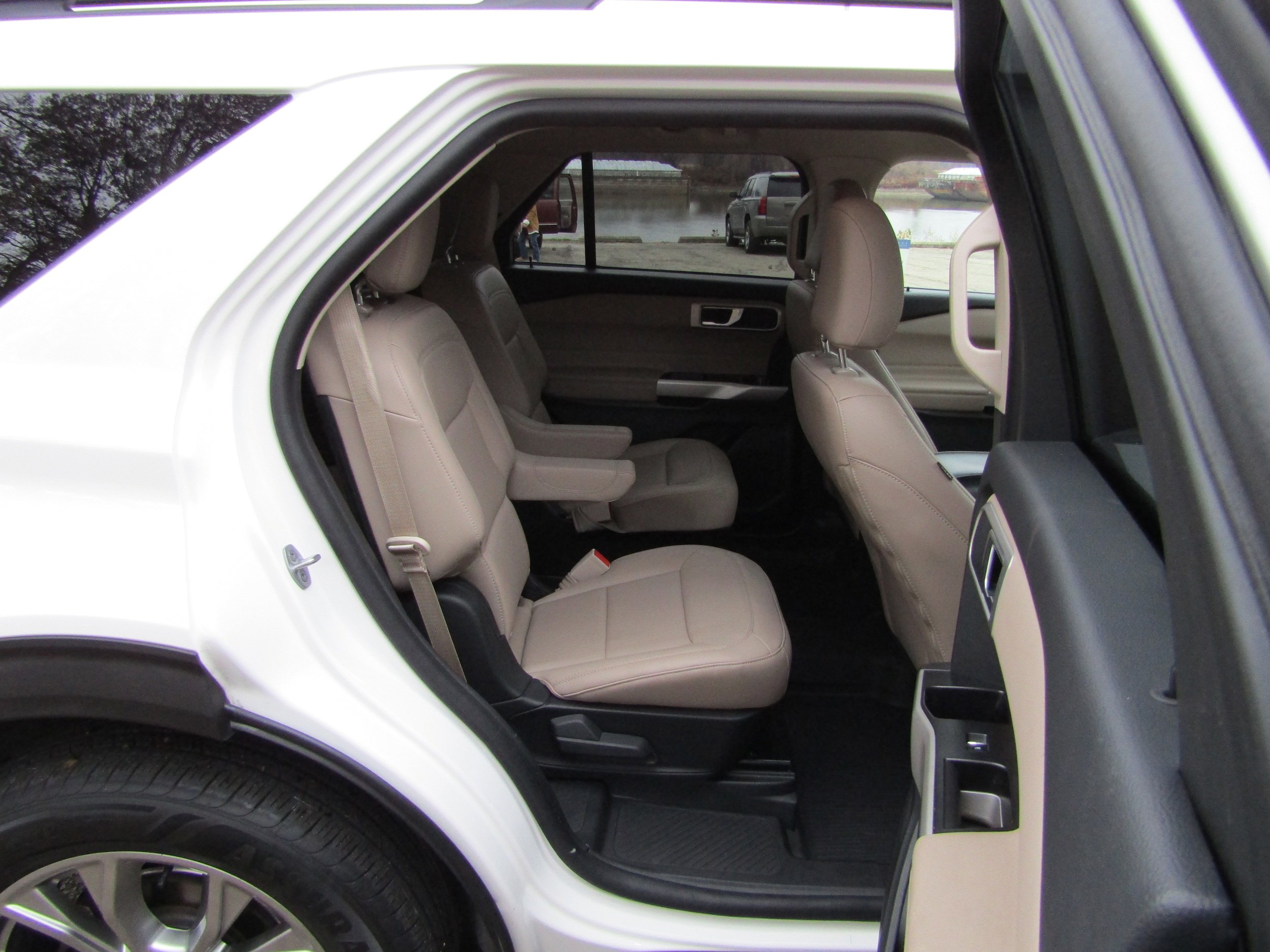 Certified 2023 Ford Explorer XLT w/ Equipment Group 202A AWD/4WD image 21