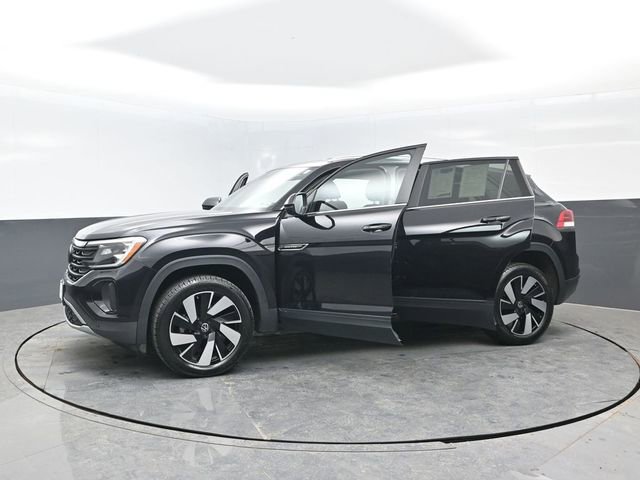 Used 2024 Volkswagen Atlas Cross Sport SE AWD/4WD image 27