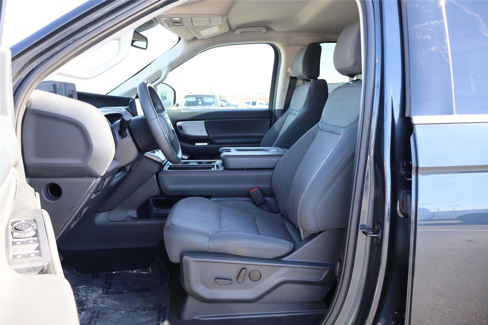 Certified 2025 Ford Expedition Active image 12