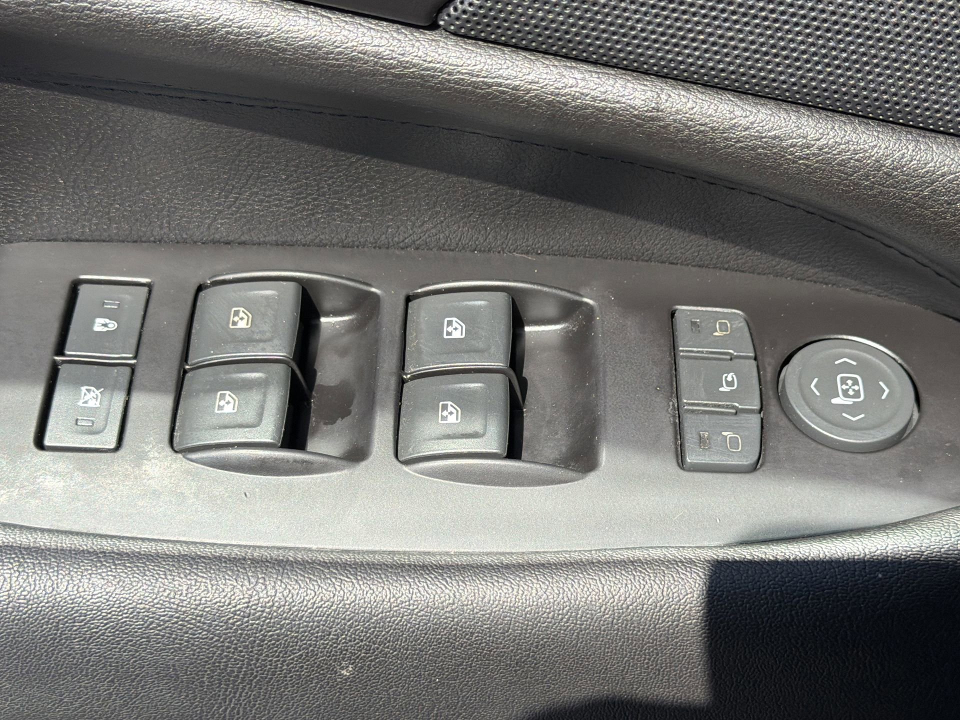 Used 2020 Cadillac Escalade Luxury w/ Escalade Sport Edition AWD/4WD image 27