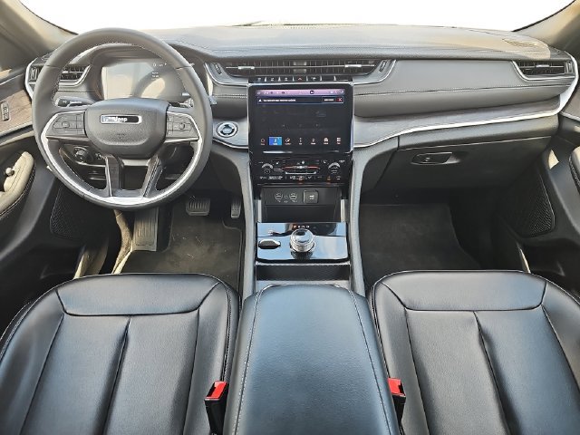 Used 2025 Jeep Grand Cherokee Limited AWD/4WD image 11