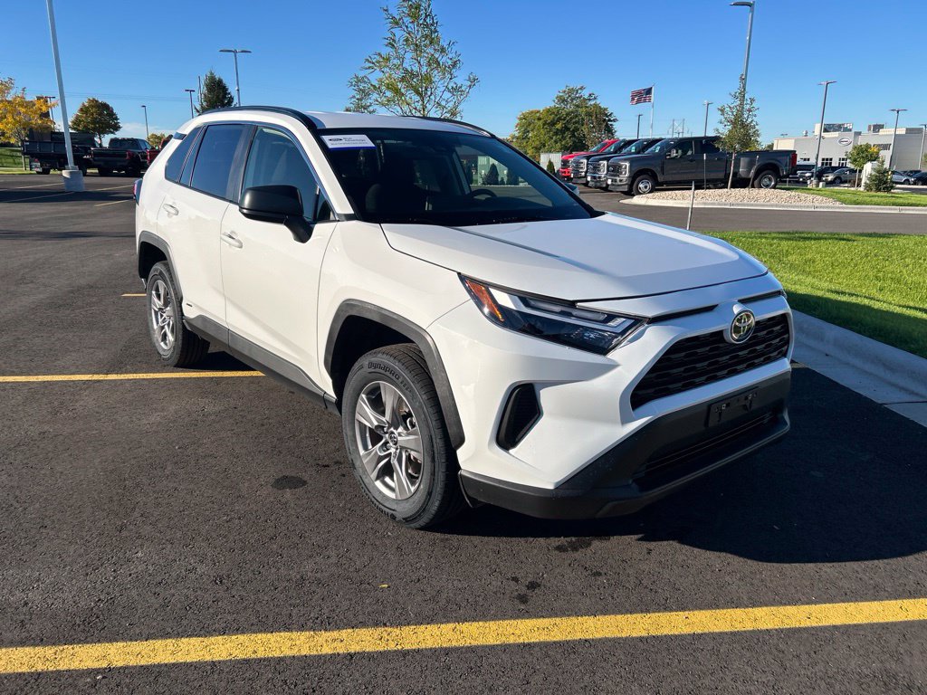 Used 2025 Toyota RAV4 LE AWD/4WD image 8