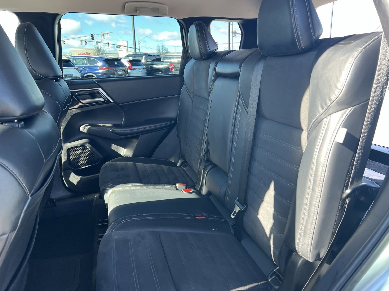 Used 2023 Mitsubishi Outlander SE image 24