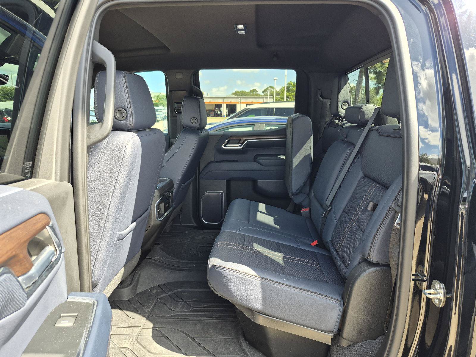 Used 2023 Chevrolet Silverado 1500 High Country w/ Technology Package AWD/4WD image 13