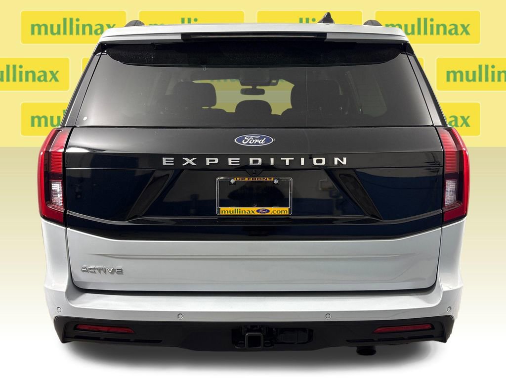 Certified 2025 Ford Expedition Active image 5