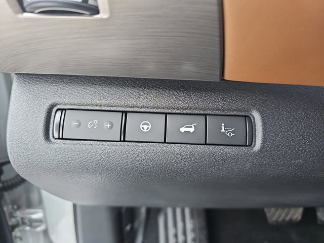 Used 2025 Nissan Pathfinder Platinum image 27