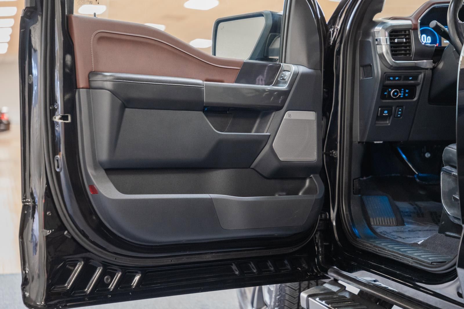 Certified 2023 Ford F150 Lariat w/ Equipment Group 502A High image 47