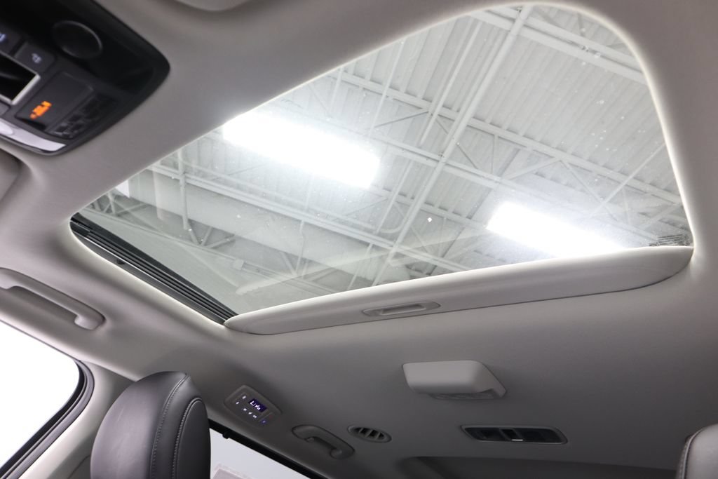 Used 2026 Kia Carnival SX w/ SX Dark Edition Package FWD image 34