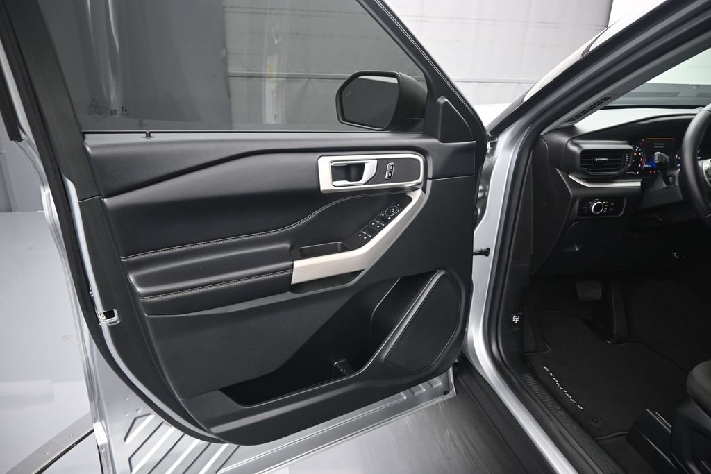 Certified 2023 Ford Explorer XLT RWD image 15