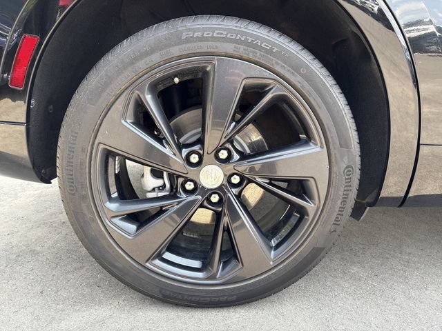Used 2021 Buick Envision Essence w/ Sport Touring Package FWD image 13