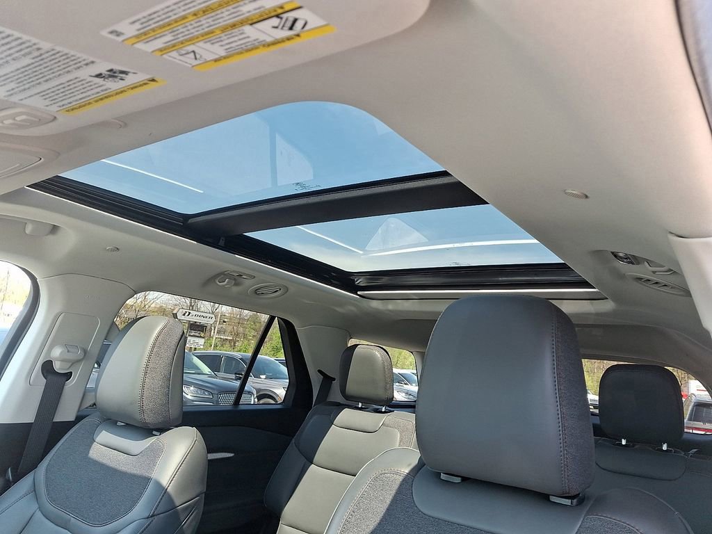 Certified 2025 Ford Explorer Active w/ Active Comfort Package AWD/4WD image 15