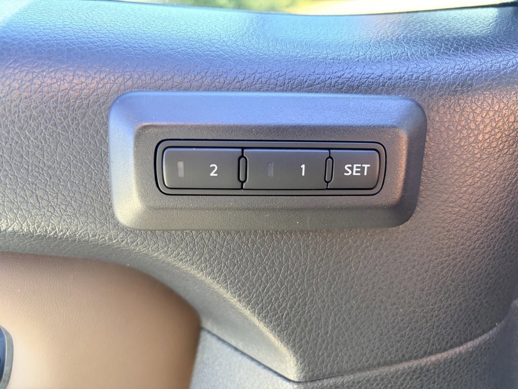 Used 2021 Nissan Titan Platinum Reserve w/ Moonroof Package image 24