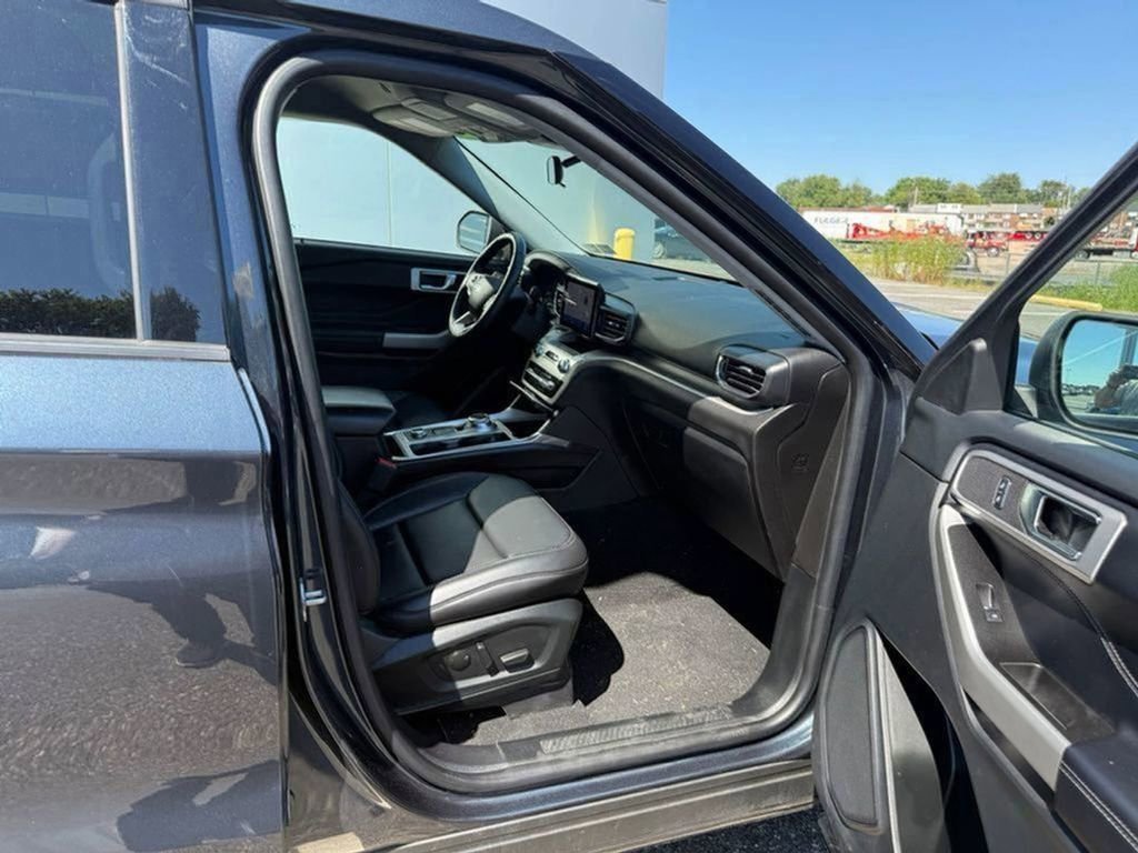 Certified 2022 Ford Explorer XLT w/ Equipment Group 202A image 37