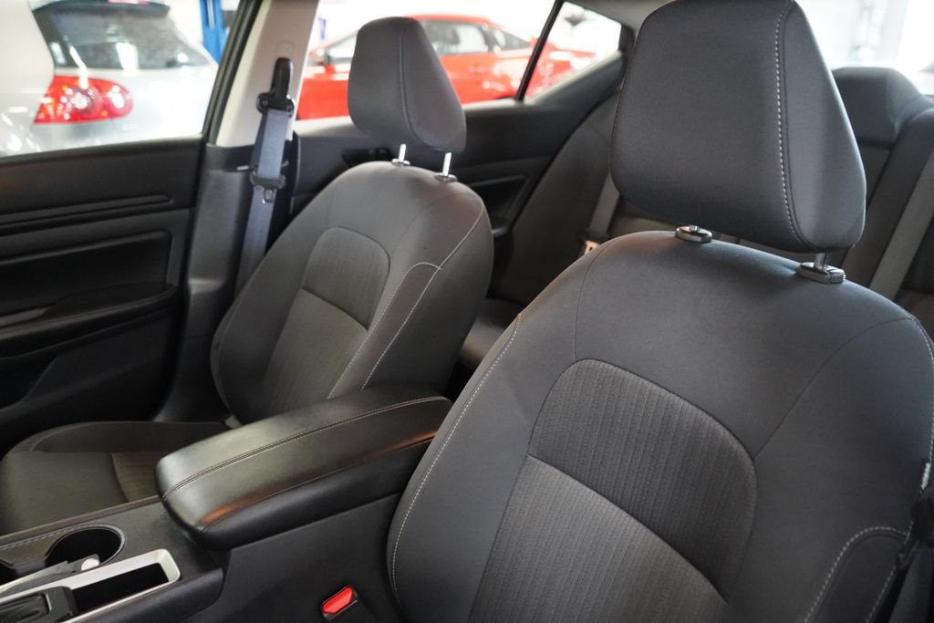 Used 2025 Nissan Altima 2.5 SV FWD image 15