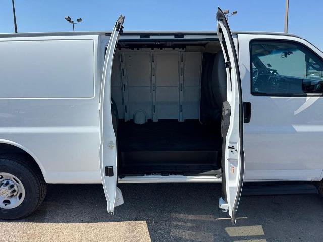 Used 2022 Chevrolet Express 3500 Extended w/ Driver Convenience Package RWD image 8