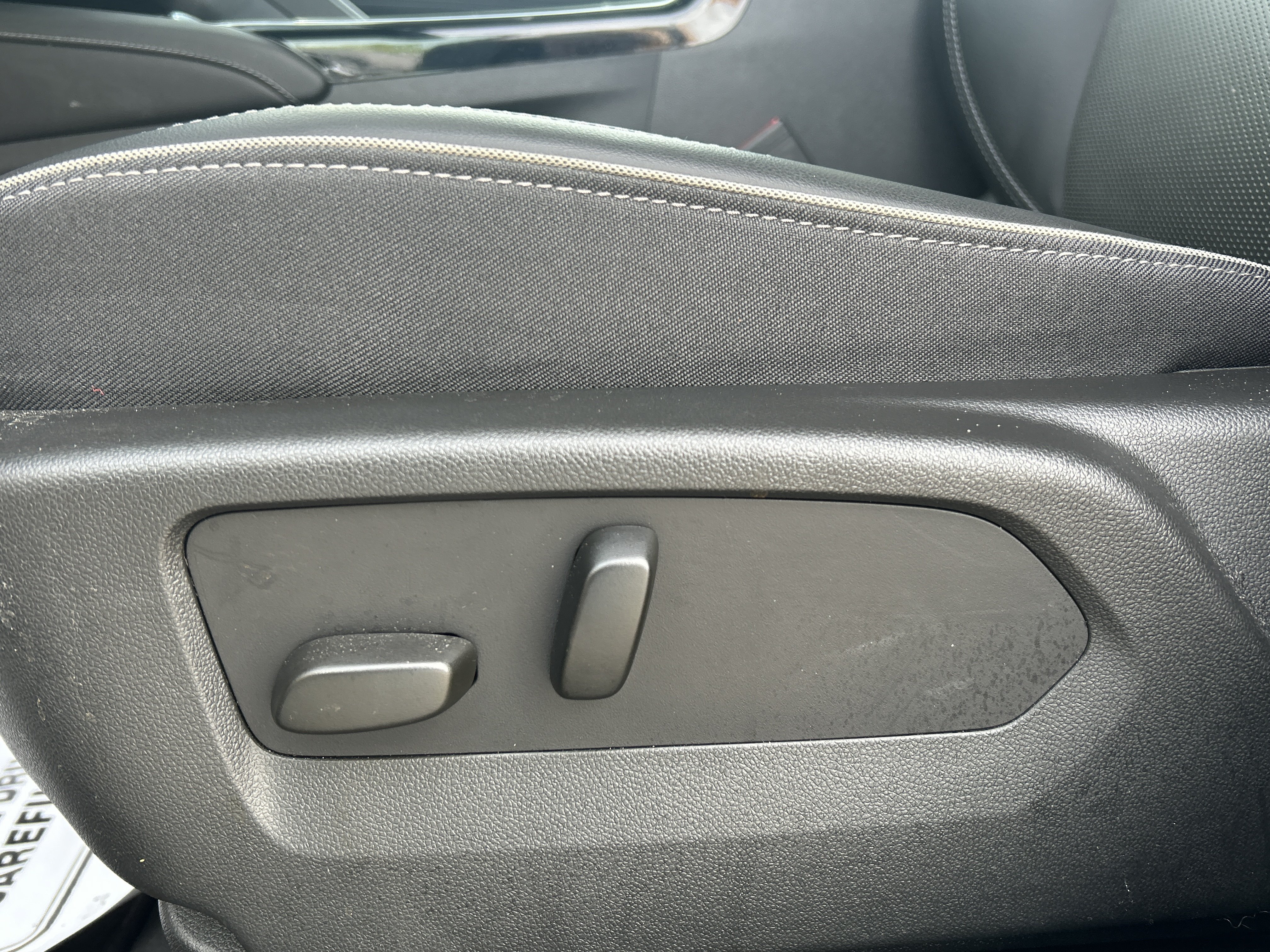 Used 2023 Buick Envision Essence FWD image 12