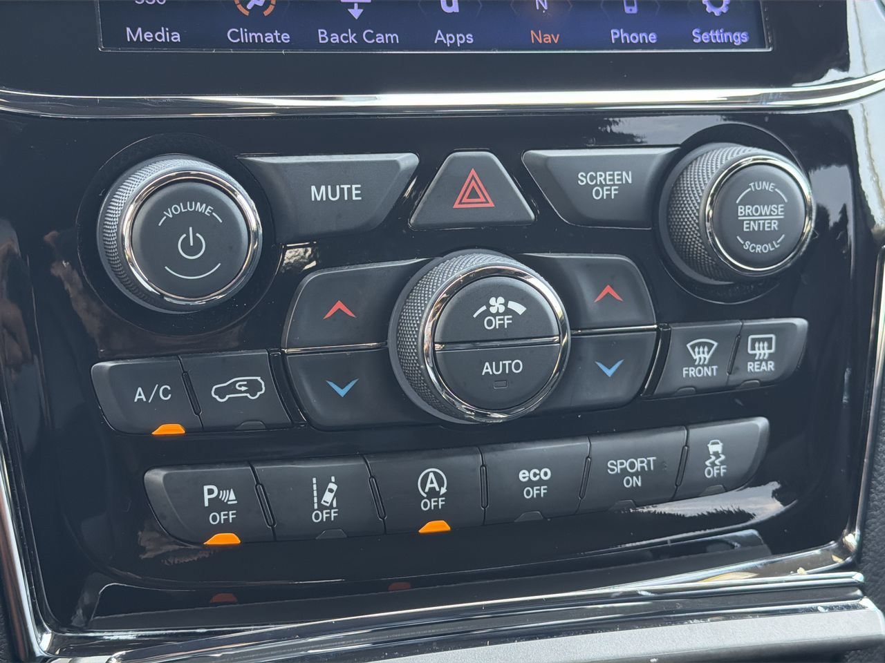 Used 2021 Jeep Grand Cherokee Laredo X AWD/4WD image 26