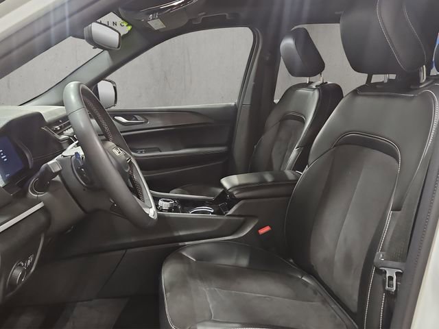 Used 2023 Jeep Grand Cherokee Altitude AWD/4WD image 12