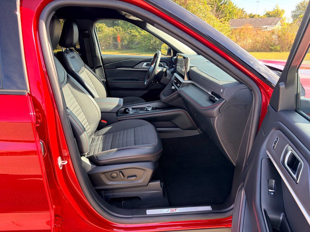 Certified 2025 Ford Explorer ST-Line w/ ST-Line Street Pack AWD/4WD image 23