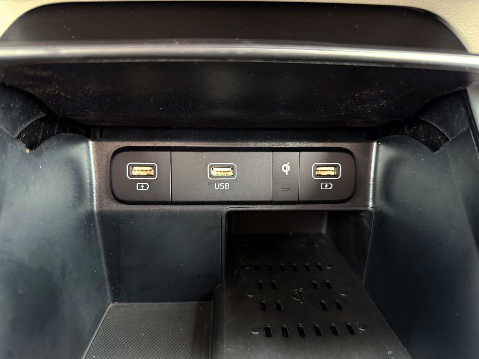 Used 2023 Kia Sorento S image 27