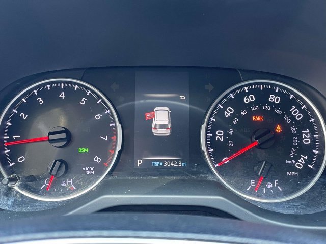 Used 2019 Toyota RAV4 XLE Premium FWD image 27