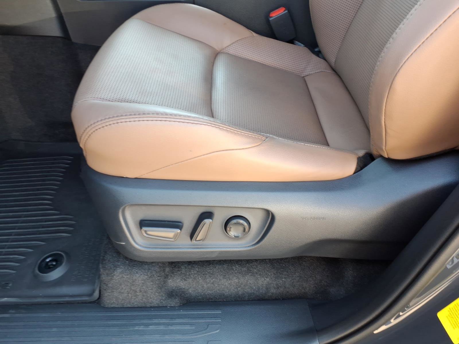 Used 2025 Toyota 4Runner Limited image 12